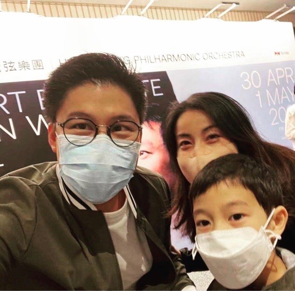 郭晶晶霍啟剛帶兒子聽音樂會，夫妻相搶鏡，豪門教育兒子也富養