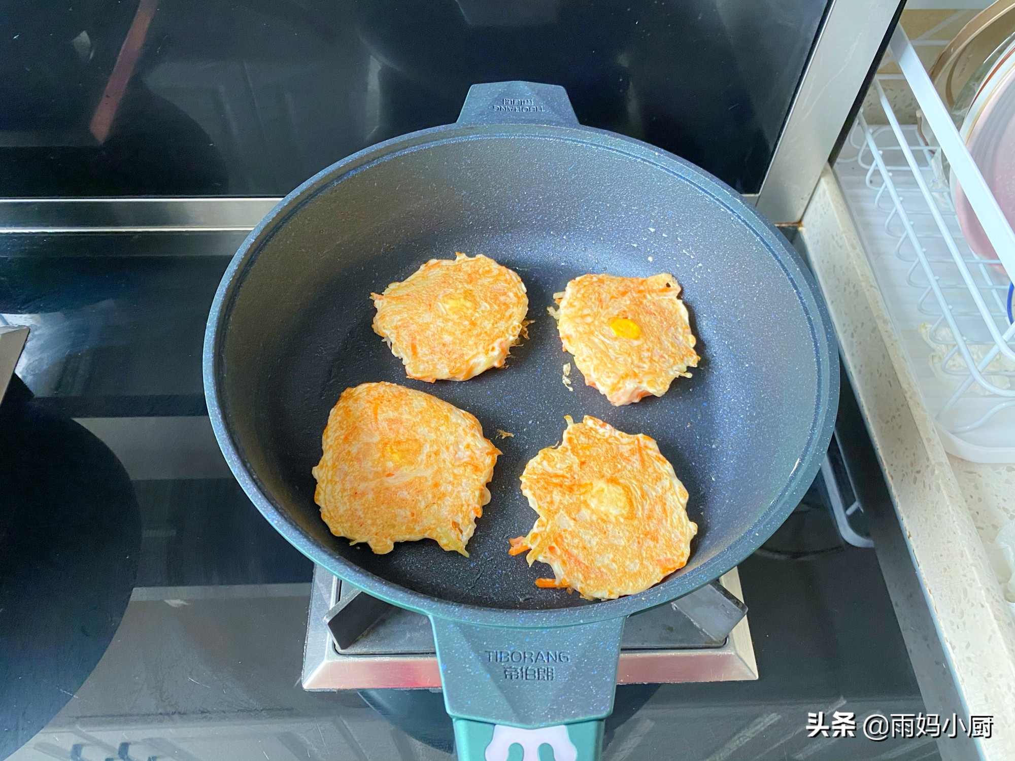 10分鐘快手窩蛋餅，金黃誘人又美味，用來當早餐營養加倍