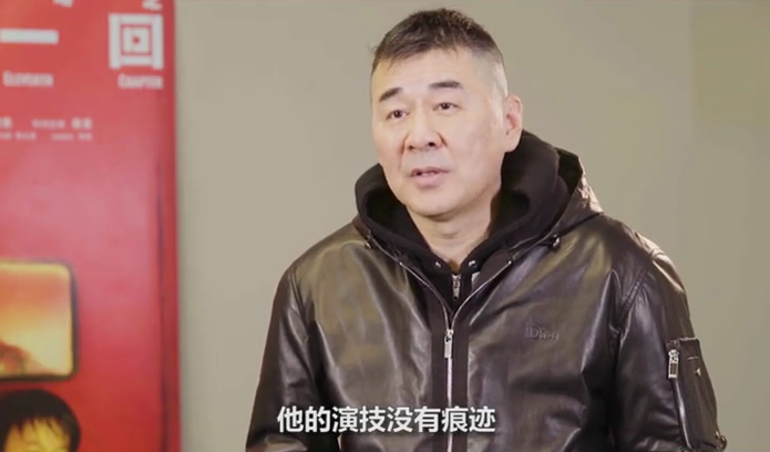 还记得《牧马人》里的村长吗？陈道明见了都要