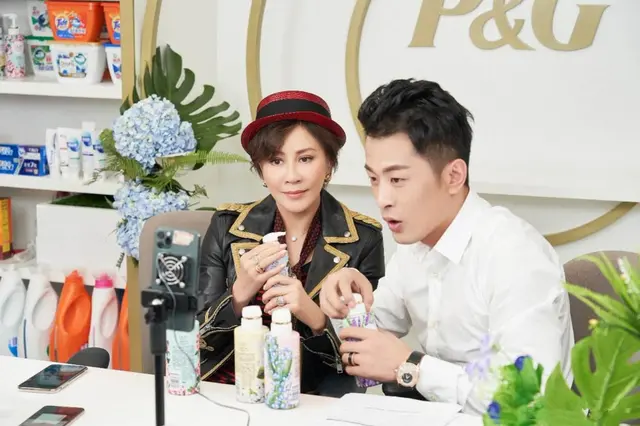 网红辛巴的毁灭之路，2月份高调捐款1.5亿，4月份