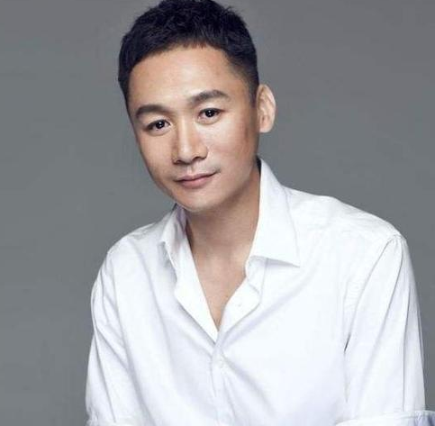 黄渤的“贵人”，荧幕上的“经典”，离开演艺圈的高虎如今咋样了