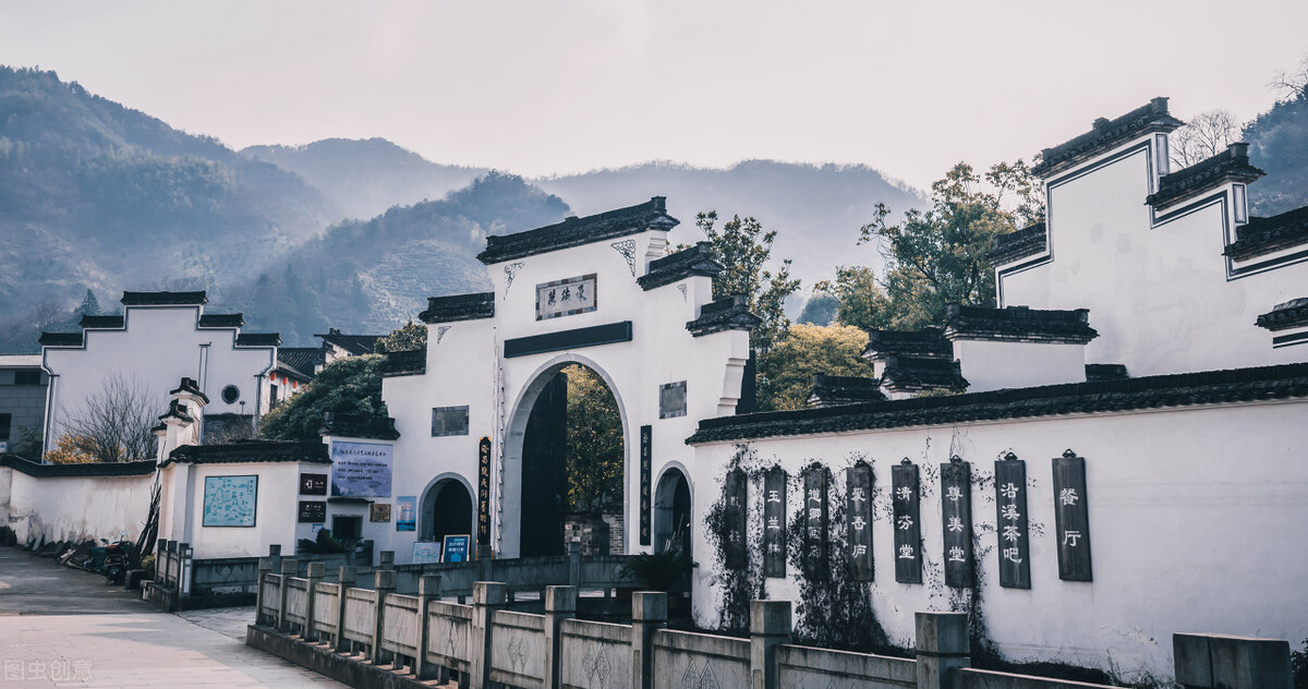 1000根柱子建成的村落！深山里的怪屋，中国古代土豪的私人别墅