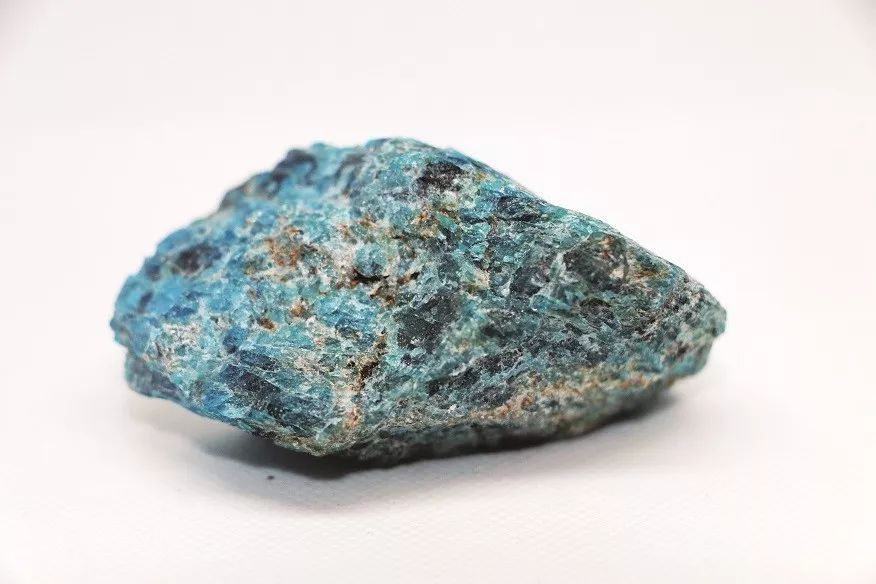 磷灰石与毒砂共生