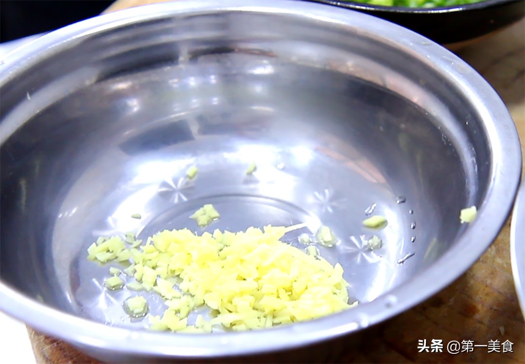 图片[4]-豆腐怎么做才好吃 厨师长教你做咸蛋黄豆腐 鲜嫩入味 营养丰富-起舞食谱网