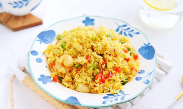 用剩饭炒一盘咖喱饭，在家也能吃出饭店的味道，连吃2碗都不够
