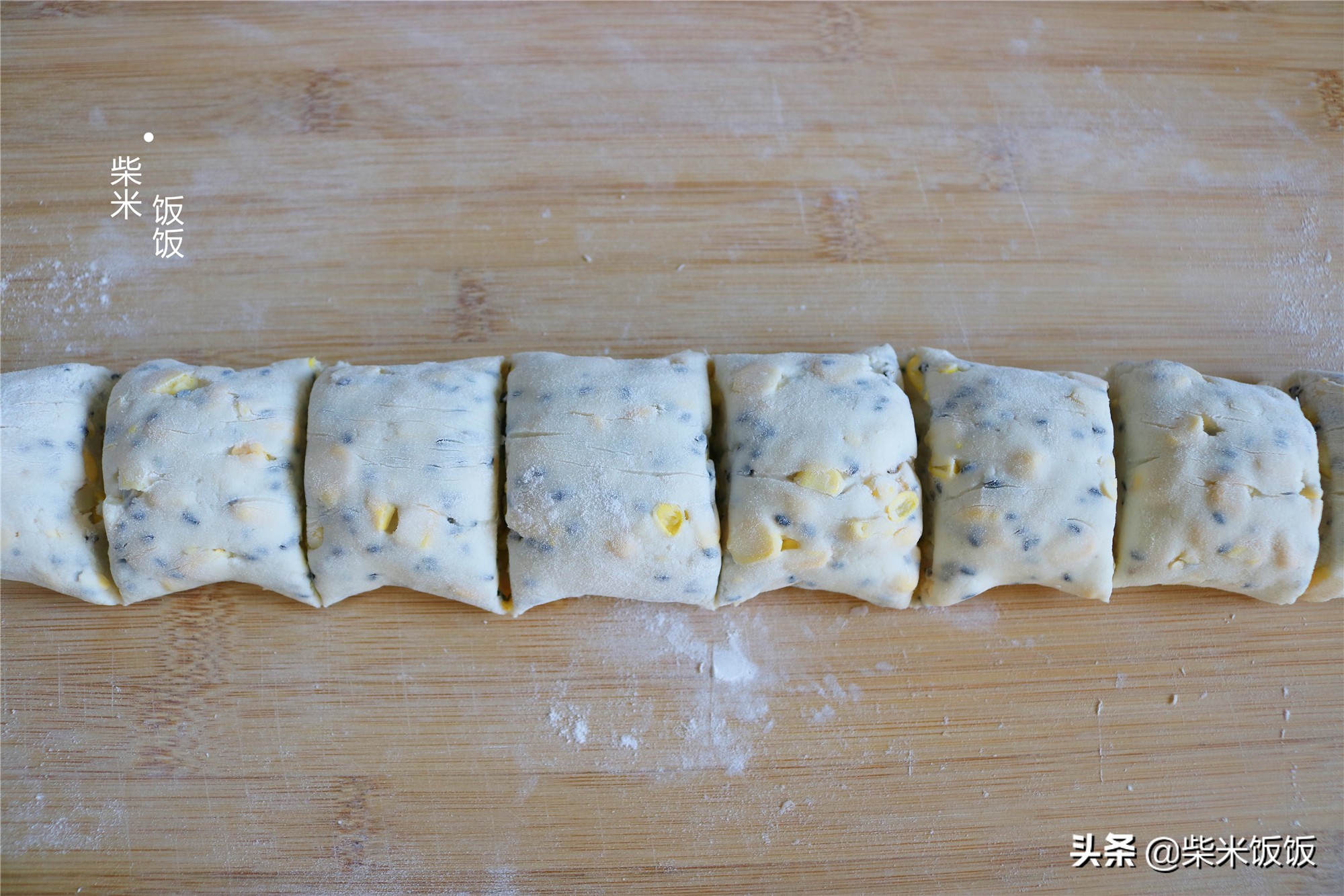 夏季玉米正鮮嫩，搭配這兩種麵粉烙餅，又香又軟，早餐吃很合適