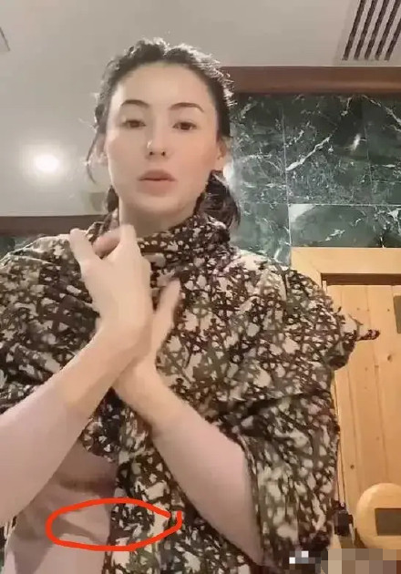 Yan Jin of Zhang Baizhi element reflects exposure, the skin is white tender seem a girl, because lumbar abdomen overstaffed brings netizen heat to discuss