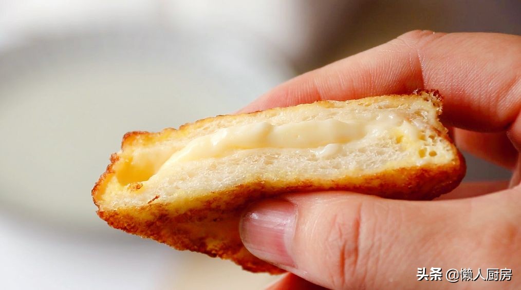 Don’t just make sandwiches for toast. Add milk and 2 eggs to make it more delicious.