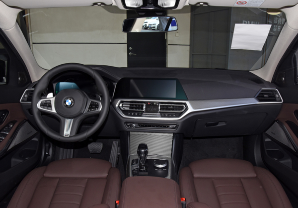 全新宝马3系，长轴距空间大，短轴距操控好，最快5.9秒破百