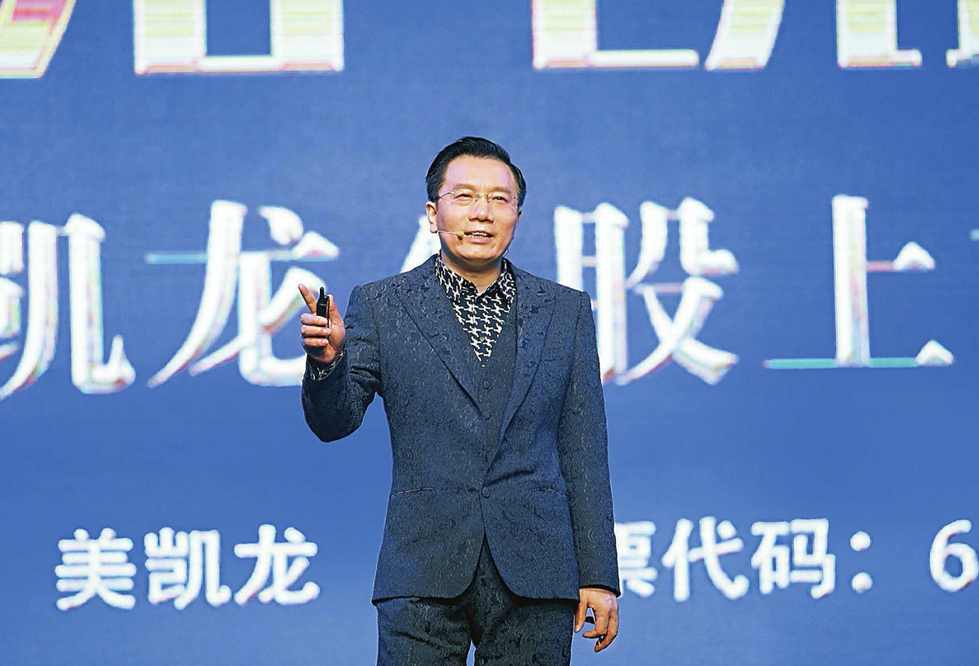 千万买劳斯莱斯，同款衣服定制100套，车建新美凯龙陷入危局？