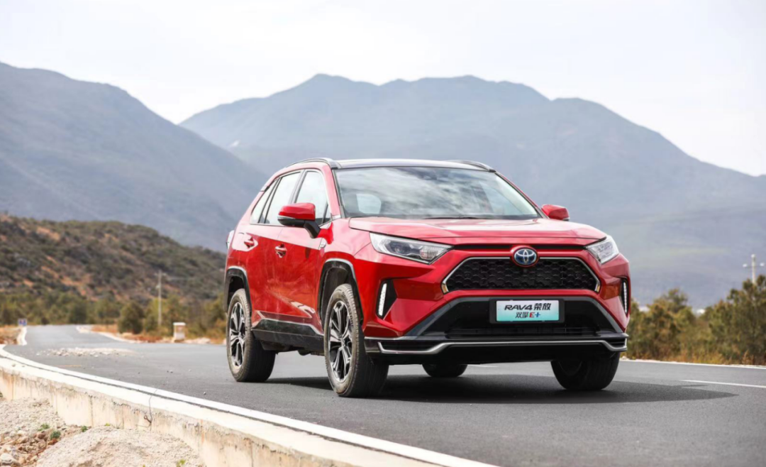 身处不限牌城市，为何我们依然推荐绿牌RAV4荣放双擎E+？