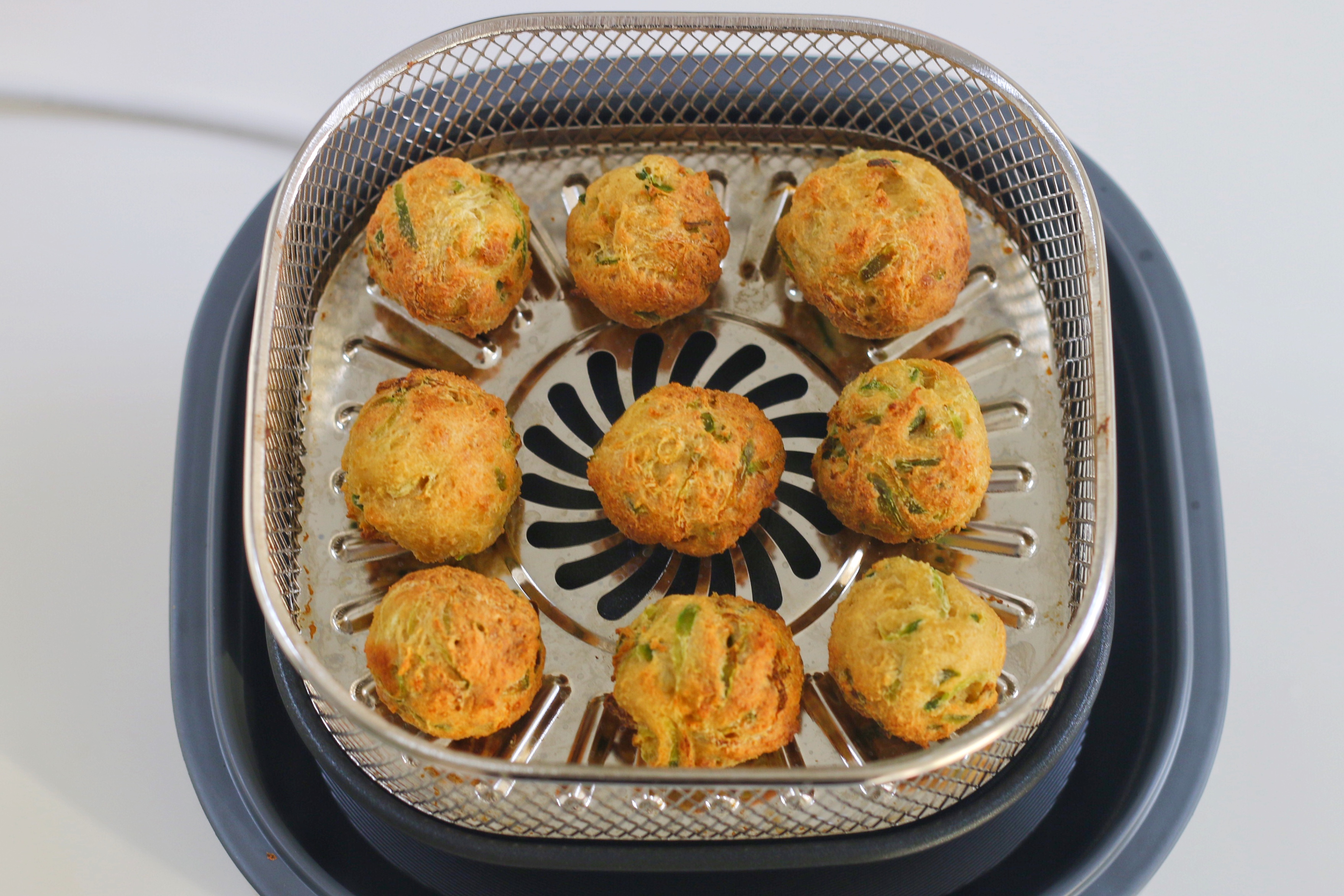 我家炸丸子不用油，照样外酥里嫩，好吃没负担，天天吃都不怕