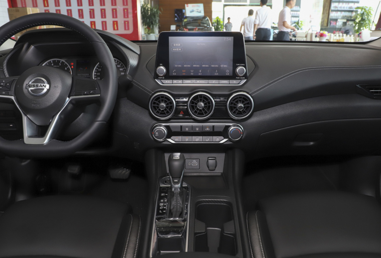 日产轩逸这A级家用车很受欢迎，大空间还特省油，性价比高