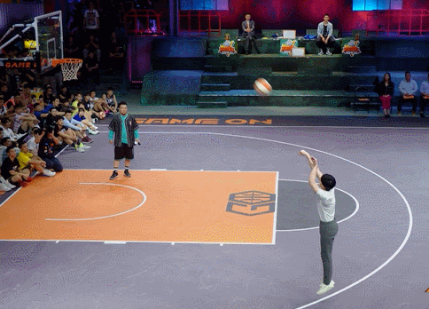 篮球王子邓伦三分球命中率超高，李易峰自叹不如