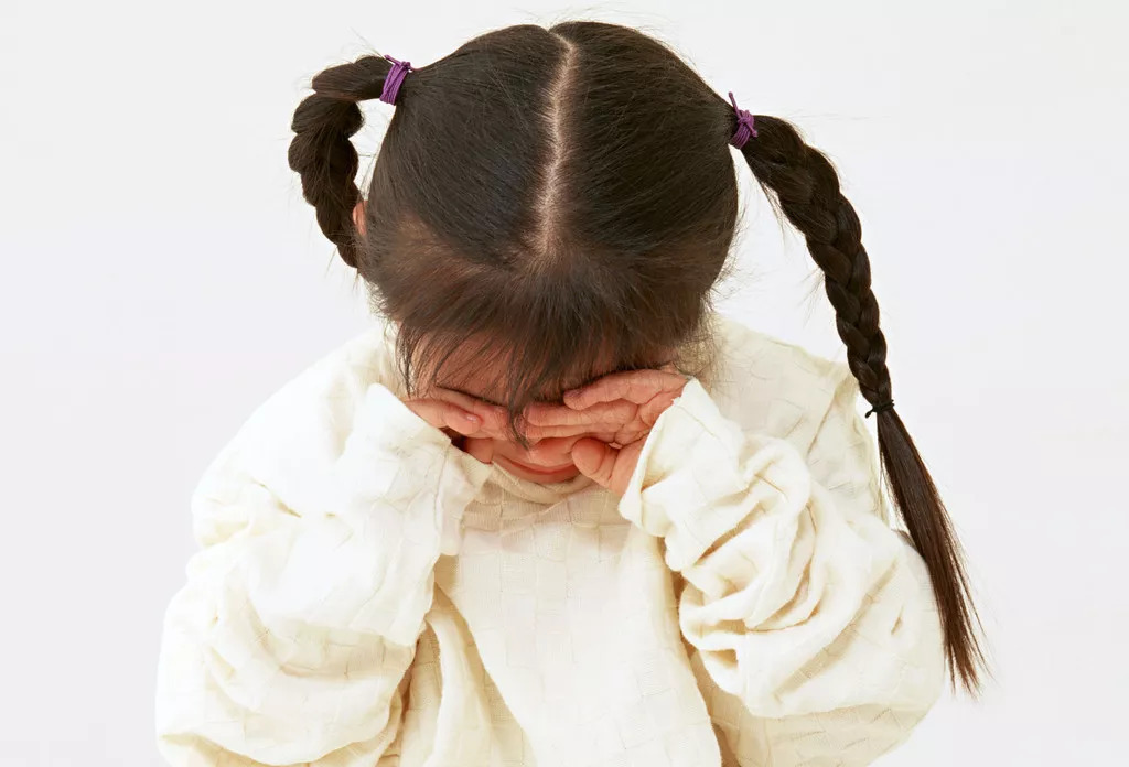 孩子小時候愛啃指甲？ 很多寶媽不重視，長大後容易遭遇兩道關卡