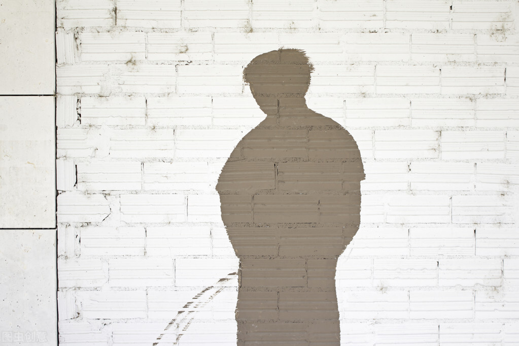 喝水後多久排尿，說明腎臟很健康？ 醫生：結合尿量判斷更可靠