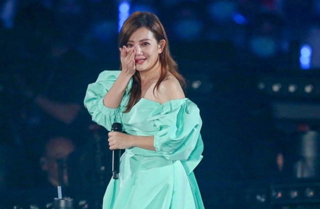 梁静茹承认分手！与总裁男友交往仅三个月，网友表示早有预感