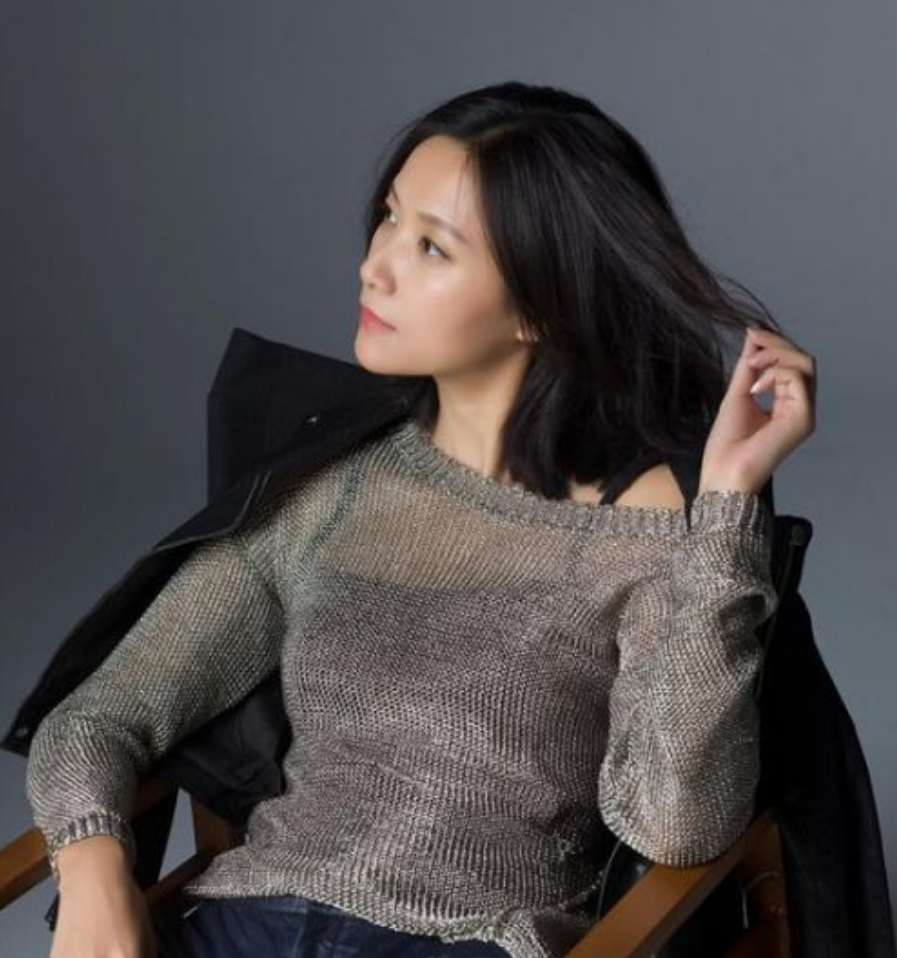 徐静蕾新造型跑偏了,从文艺女神到时尚辣妹,隔着一个发型的距离