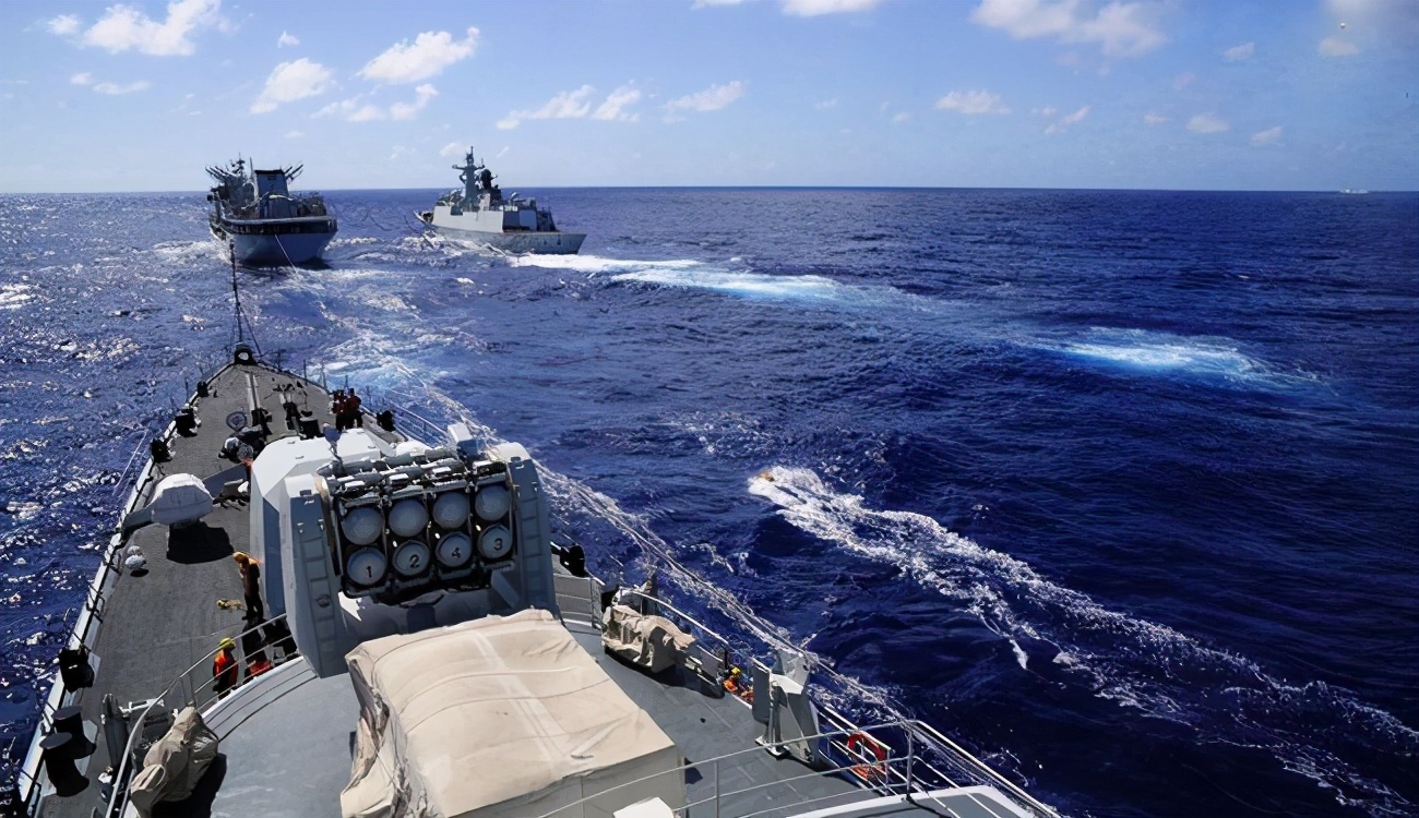 055大驅率編隊現身日本海，專家表示，沒什麽大驚小怪的