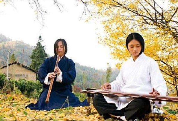 男子隐居海拔千米深山8年，跟女弟子结婚生娃，