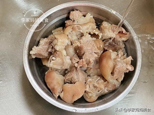 After the cold dew, the weather turns cooler, so you can eat this meat more for your family, nourish your stomach, and have a healthy diet