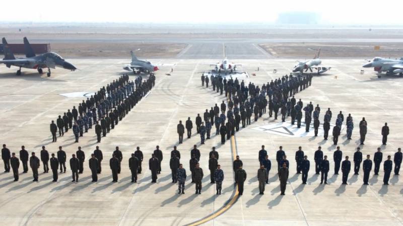 中国一种高新战机，在巴基斯坦亮相了！露出一