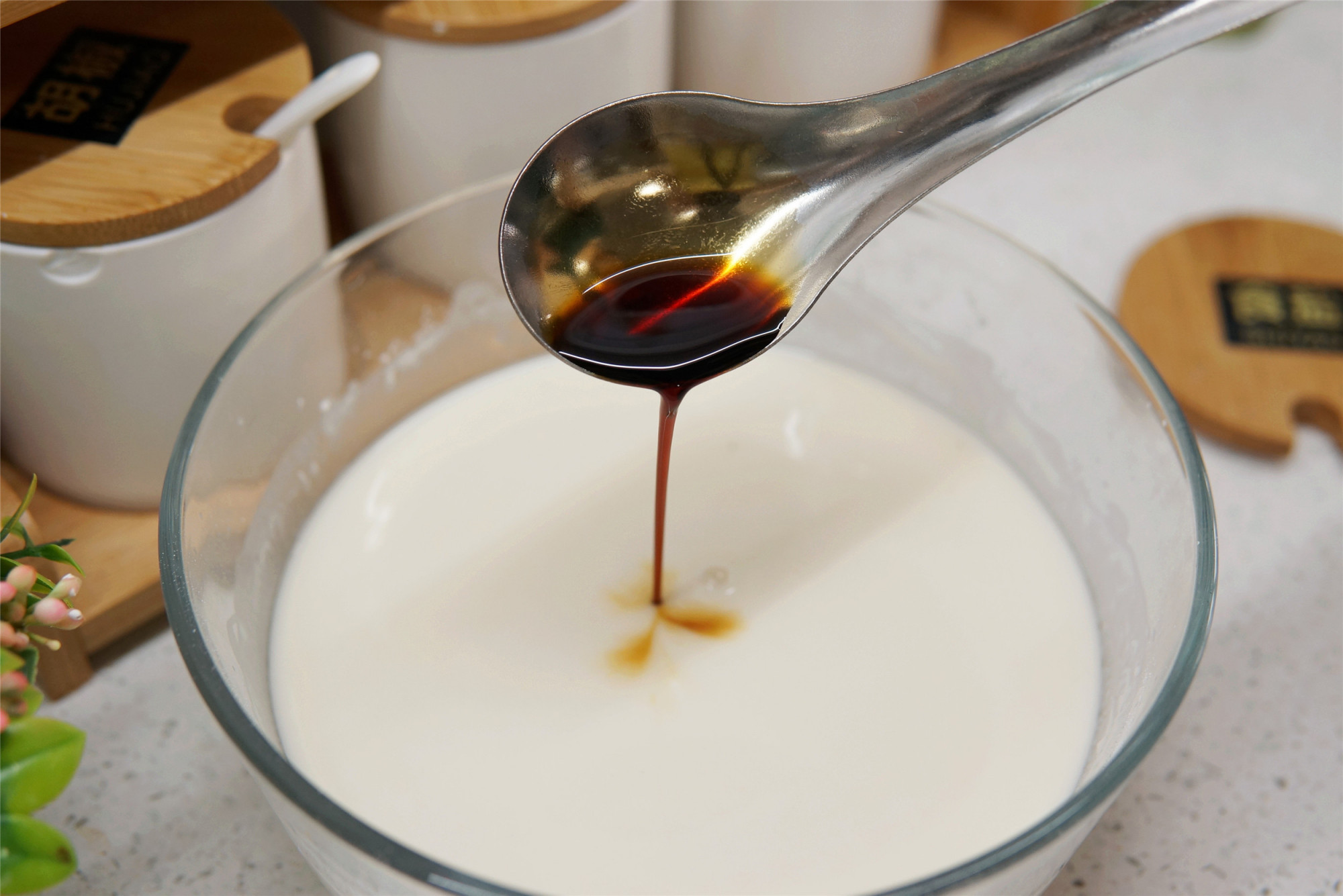 黄豆酱番茄酱靠边站，这酱2块钱做一碗，吃烤鸭离不开，蘸啥都香