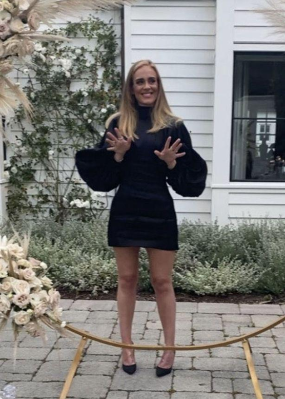 阿黛爾瘦身後變自信！ 三張慶生照一張比一張驚艷，美回18歲少女了