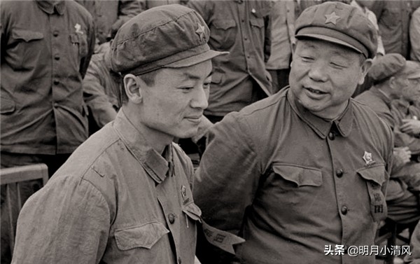 当年一位是师长一位是班长，48年后前者成副国级