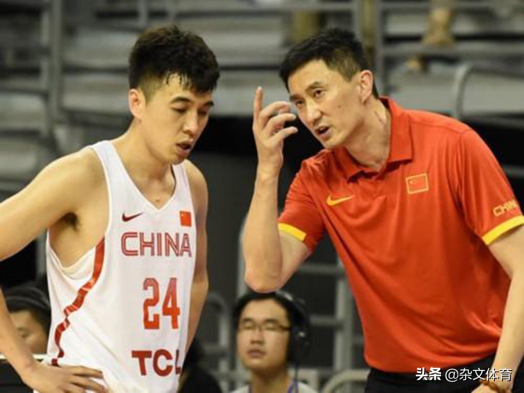 34岁男篮国手悠闲钓鱼！仍是CBA主力，和妻子是清华同学