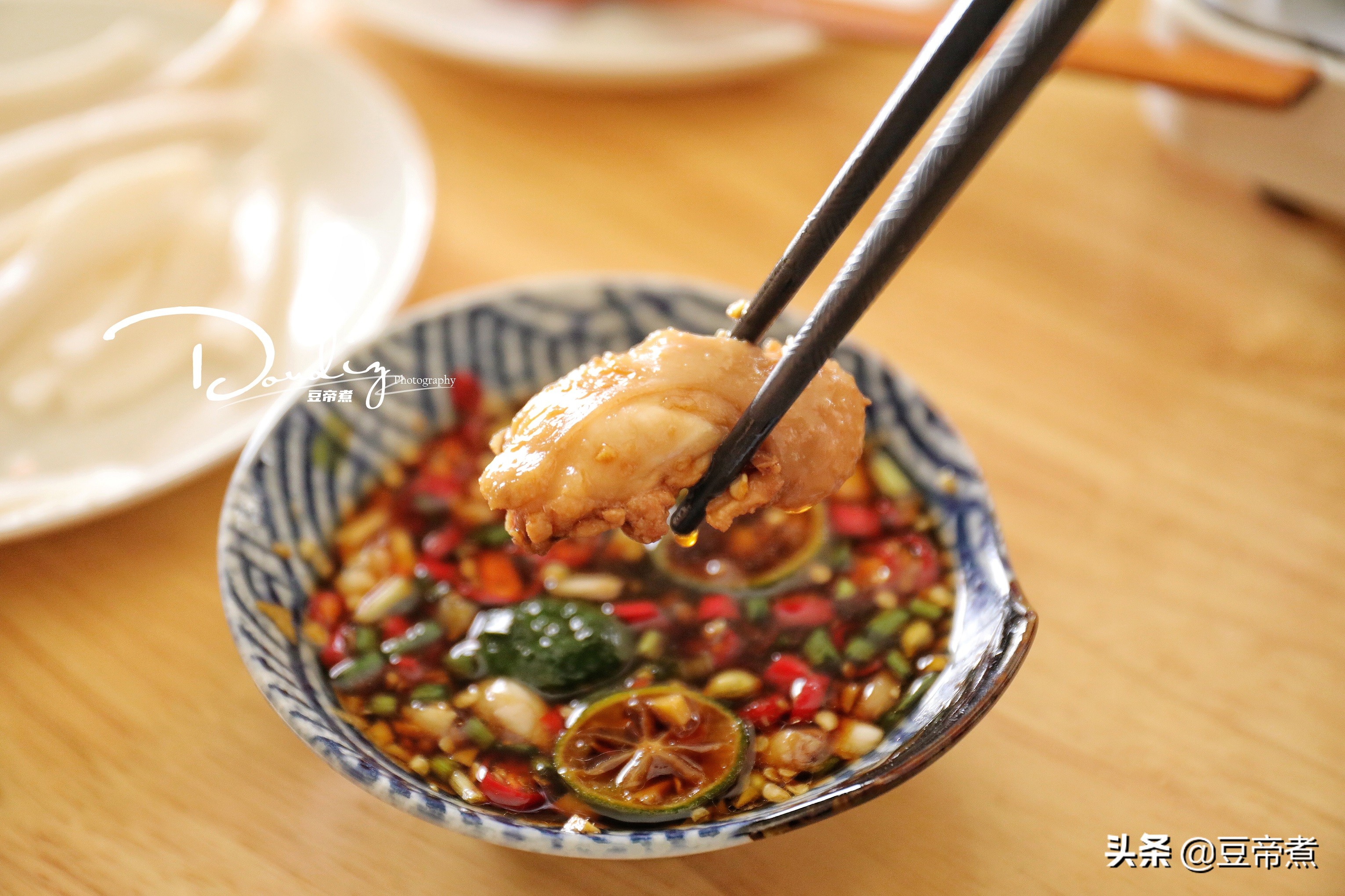 跟着海南厨友做鸡汤，汤清肉嫩好好吃，诀窍在于此两种水果上