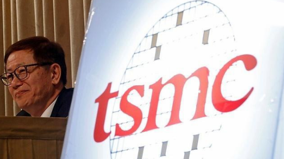 为什么荷兰公司ASML会把大部分的光刻机都卖给了