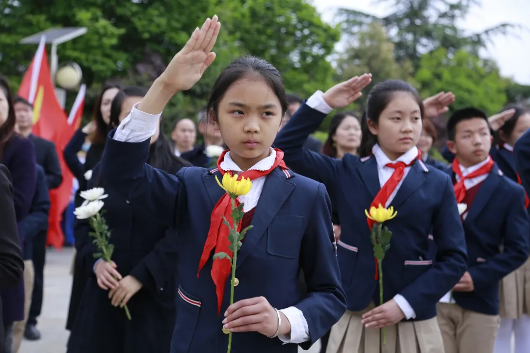 缅怀革命先烈传承红色基因丨天府新区华阳小学清明节开展祭扫活动