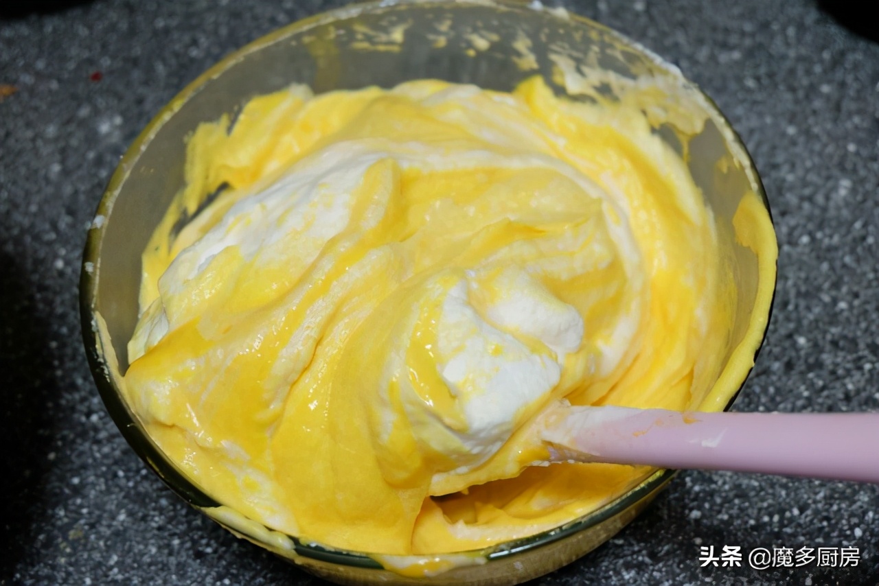 早餐蛋糕自己做，用料簡單做法更簡單，不用烤箱更輕鬆，香甜美味