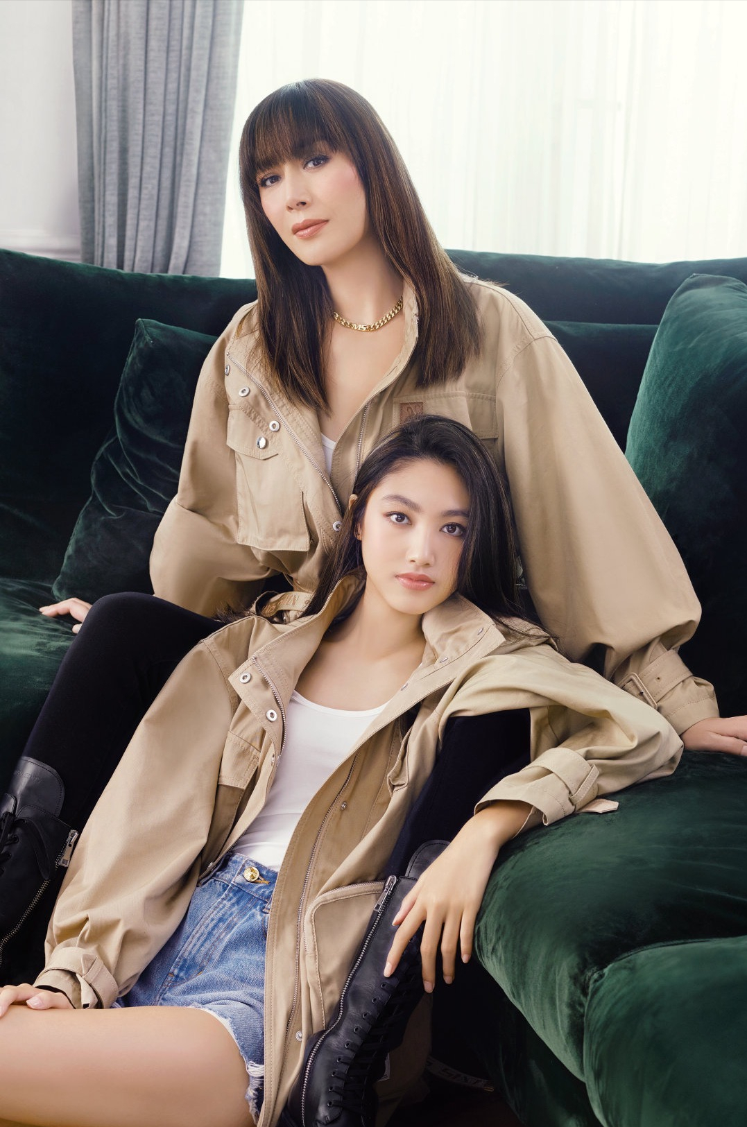 任达华16岁女儿褪去稚气，画大红唇晒女人味，慢慢从清纯变美艳