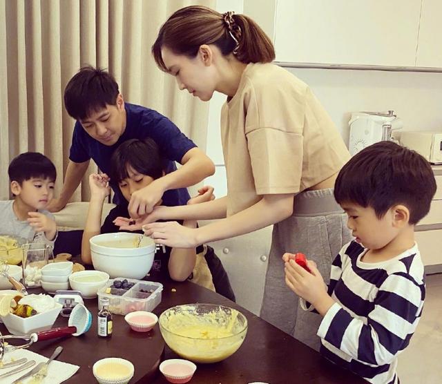 林志颖首次带妻上节目，想秀恩爱却被嘲，妻子