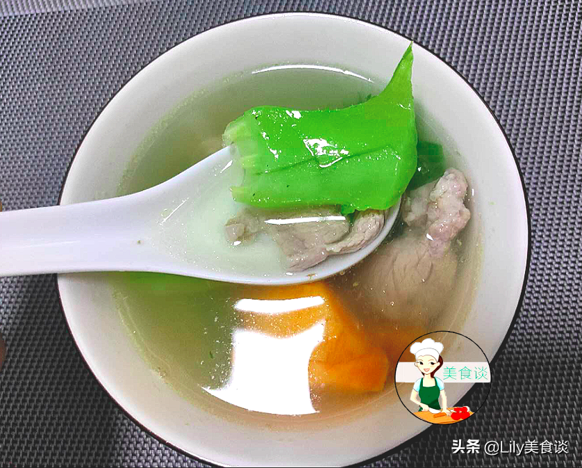 秋天，這道芥菜番薯鹹肉湯，我隔三差五做一次，簡單營養家人愛喝