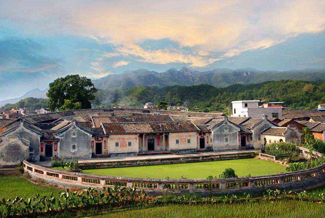 农村有土地流转，其实宅基地也能流转，有3风险