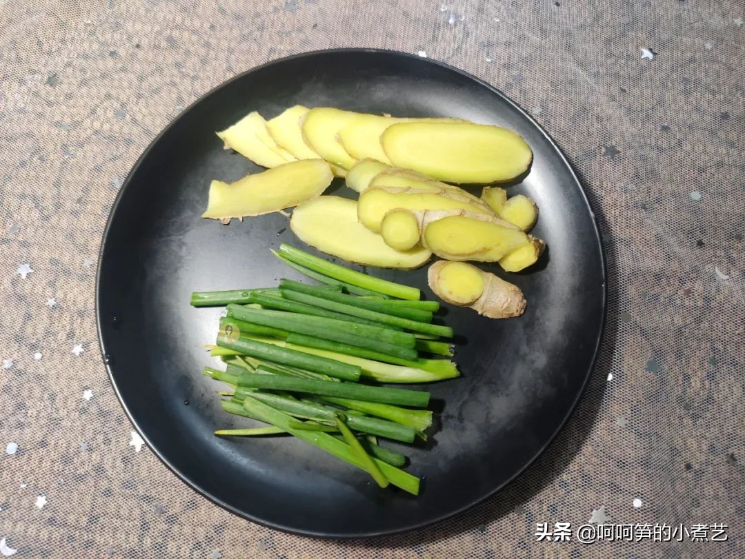 电饭煲盐焗鸡，手残党也能做出香喷喷的鸡腿肉，下饭刚刚好