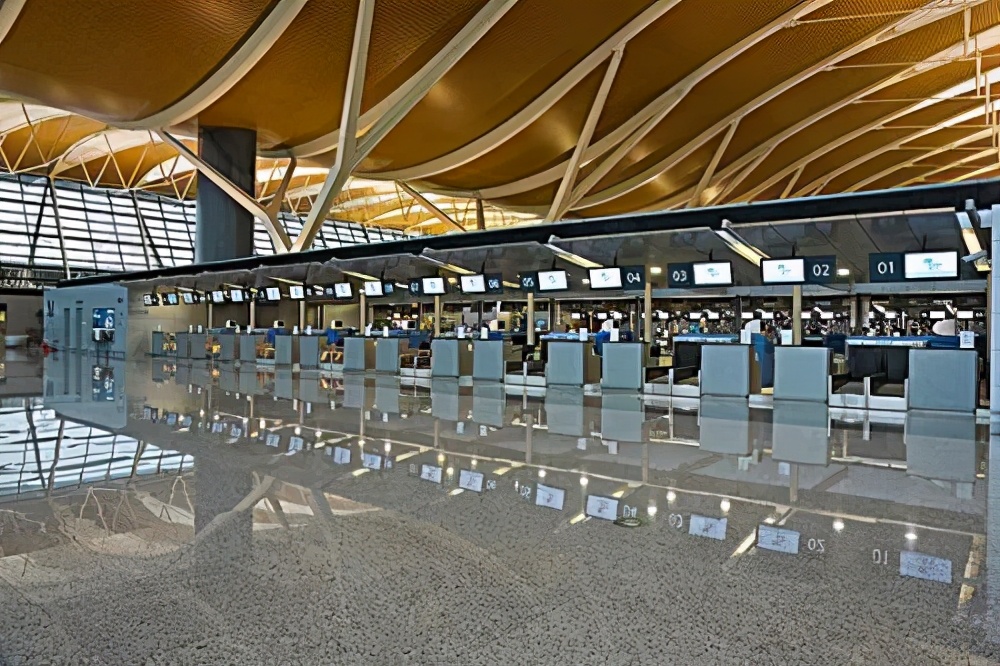 Outstanding achievement deficit already became bright brand, shanghai airport why does one word drop stop? Did core capital logic change? 