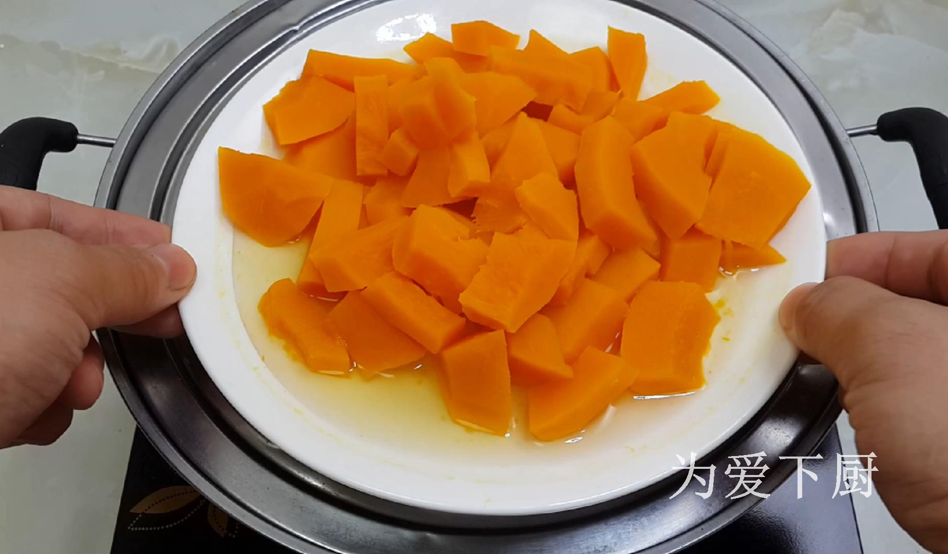 面粉别炸油条了，加半个南瓜，个个金黄鼓大泡，比面包蛋糕还香