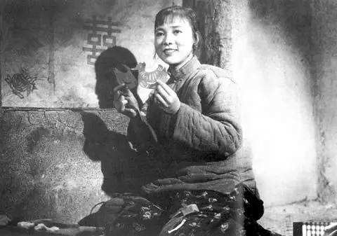 他是团长，在地主女儿家住了一晚，第二天升为师长