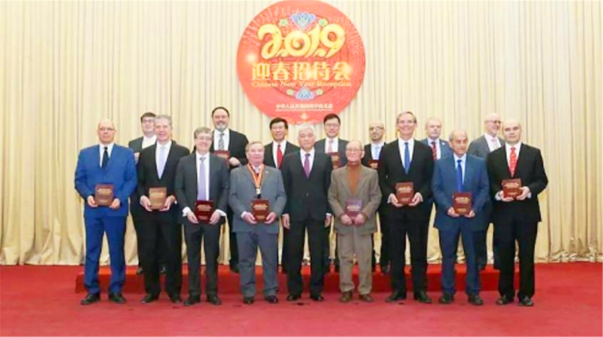 乌克兰200名军工专家来陕西，国家分房分工作，