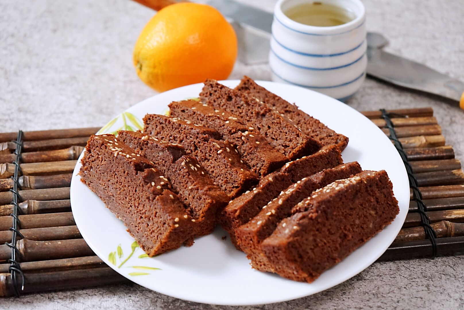 不放黄油的香蕉磅蛋糕，口感松软热量低，做法简单又省心，美味