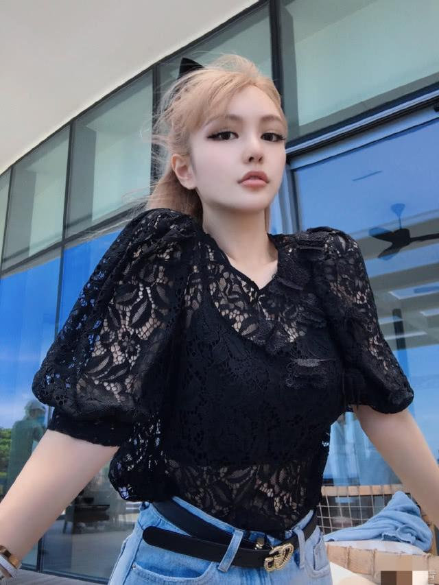 周扬青直播带货首秀，喊话所有女生：只有自爱