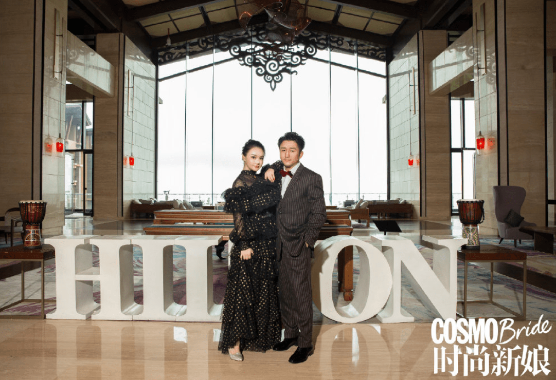 邹市明夫妇拍写真庆祝结婚十周年，冉莹颖身材丰腴，大片画风唯美