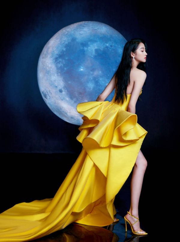 6位女星穿黄裙比美！佟丽娅秀美肩关晓彤腿超长，网友：约好的？