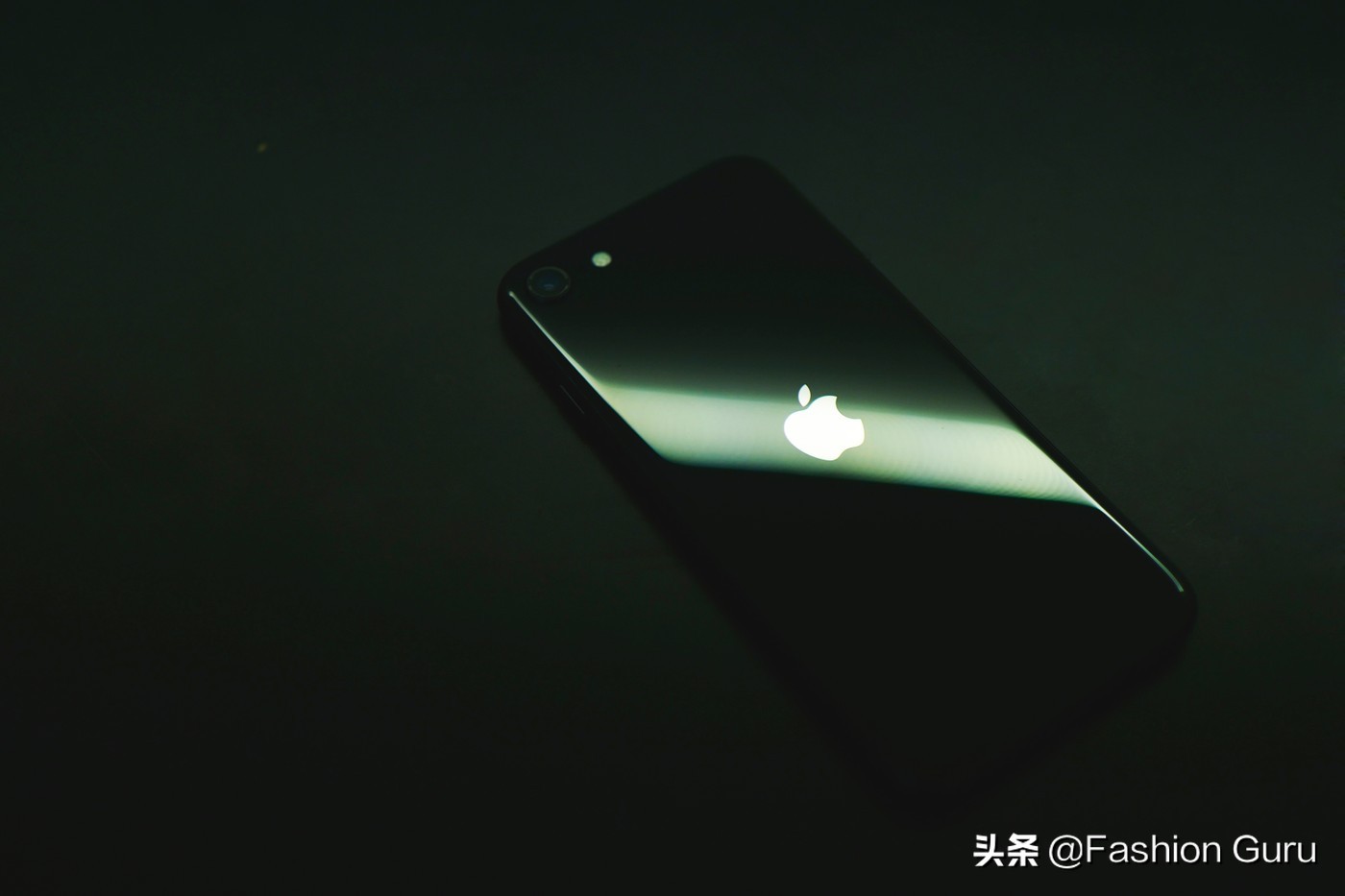 平价价享有！近赏 Apple 全新升级 iPhone SE