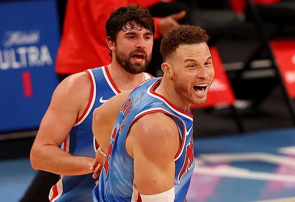 Ervine 24+15 difficult savior, military spirit is hit explode basket net double tower, nash is leaving a dish of big step