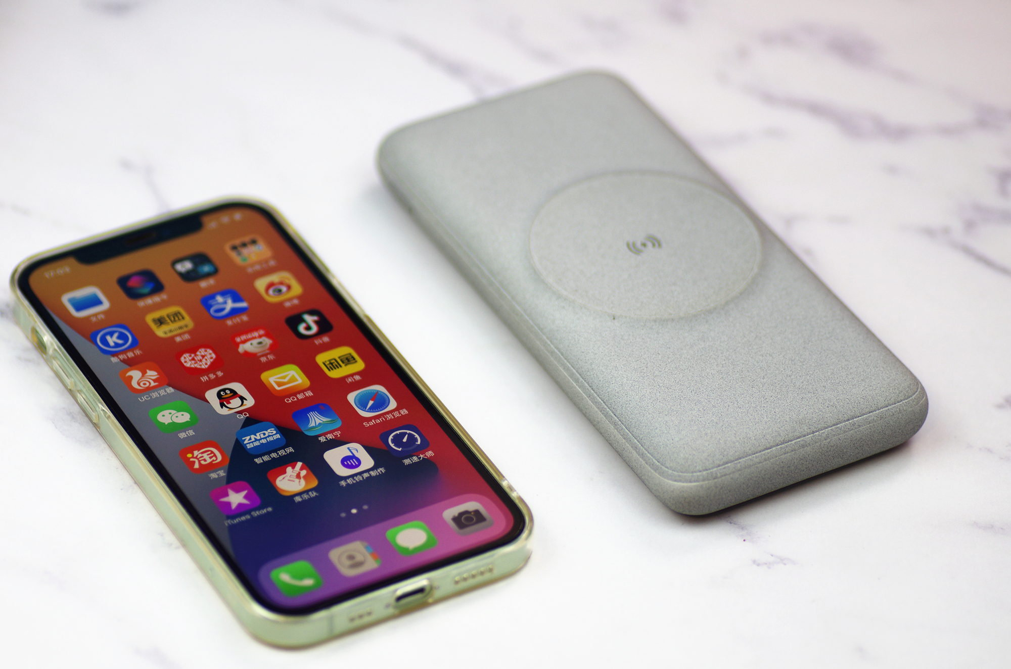 不到三百元的无线充电宝却有苹果原装充电宝的功能，你会买吗？